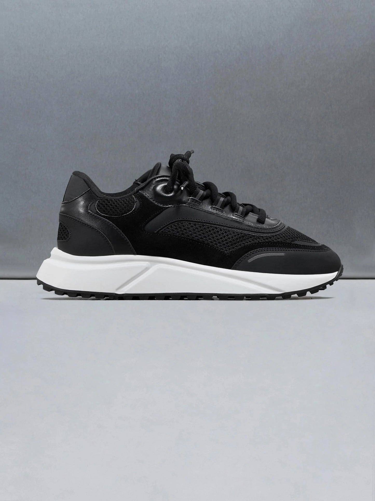 Technical 22 Sneakers - Black and White