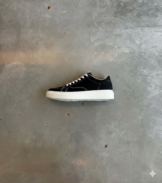 Daily Sneakers - Black and White